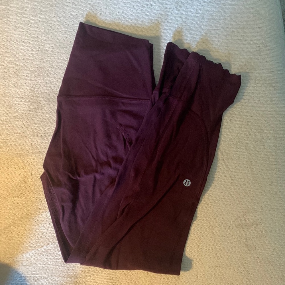 Lululemon aligns scallop hem size 6